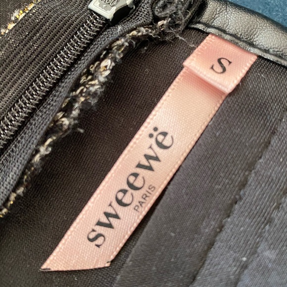 Leather pretty gold sparkle ✨ and black skirt - Picture 4 of 7